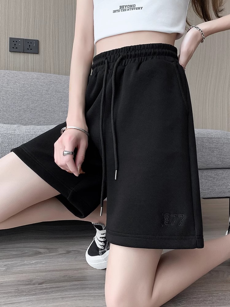スポーツパンツ女性の夏の外には、ワイドパンツ2024の新しいゆるい薄いタイプのカジュアルな爆発的な5分のズボンのズボンを着ています