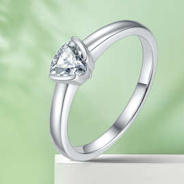 厂家直销S925纯银D级莫桑石戒指女简约三角形50分单钻培育钻婚戒