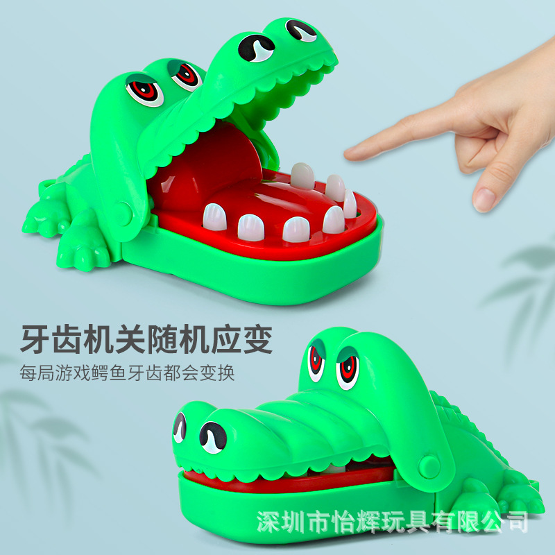 Crocodile Bite Finger Toy Prank Gag Parent-Child Interactive Game Stress Relief Mini Crocodile with Keychain Gift