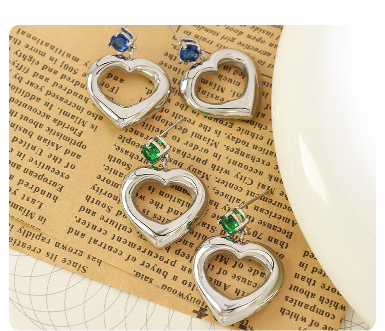 Moda Titanio Acero 18k Oro Geométrico Zirconio Corazón Pendientes Ornamento display picture 2