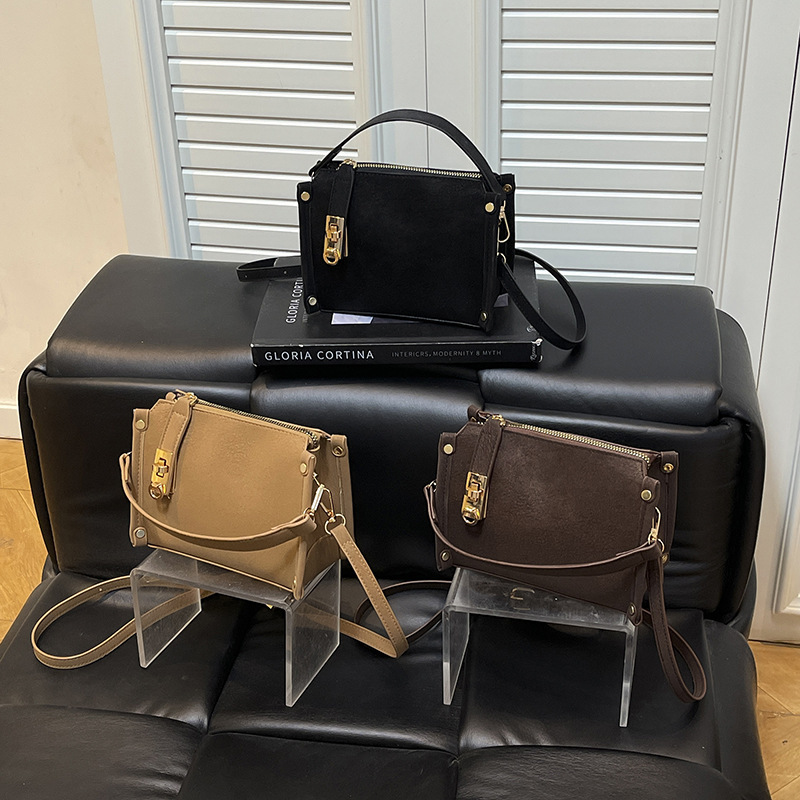 Textured Trendy New Bag 2025 Winter Personalized Women's Shoulder Crossbody Bag Retro Simple Fashion Small Square Bag