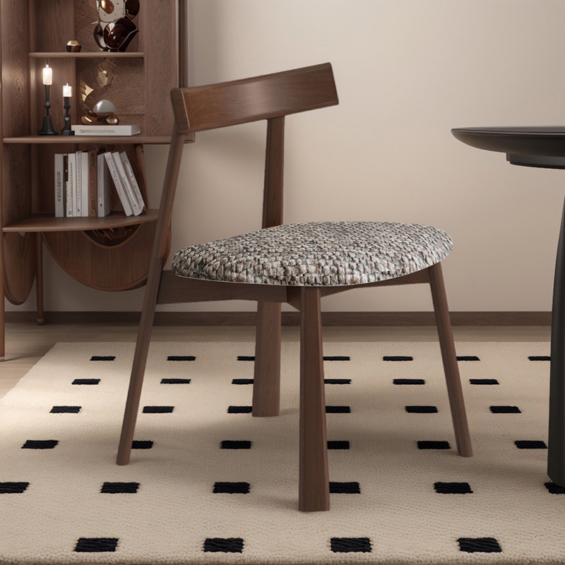 Silla de comedor de madera maciza nórdica, tela de lino y algodón para el hogar, estilo retro, silla trasera de cuero de microfibra, mesa y silla de comedor de hotel, taburete