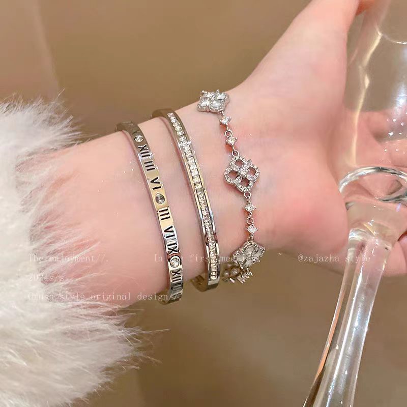 Rich Girl's Full Diamond Clover Bracelet for Women, Zircon 2026 New Model, Alloy Hot-Selling Niche Exquisite Women's Jewelry