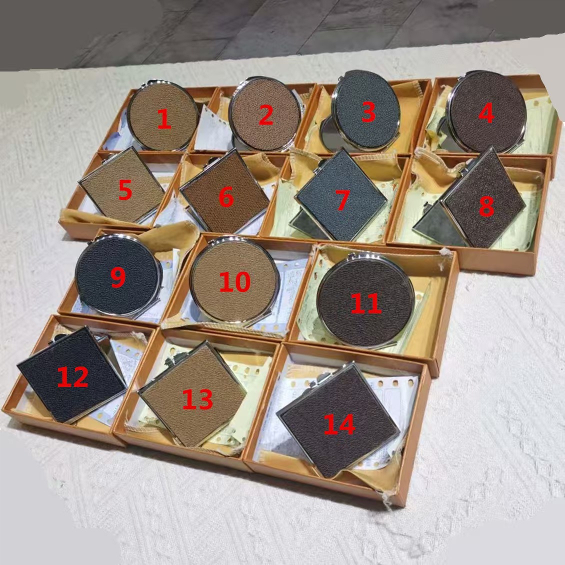 跨境跑量金属翻盖铁镜轻巧随身便携折叠镜 随身超纤字母化妆镜子