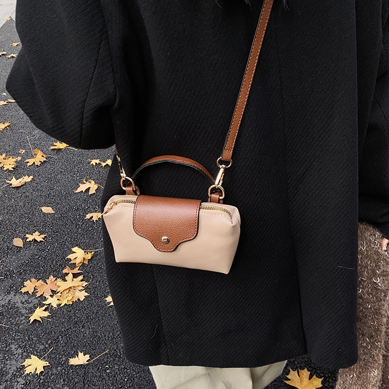 Nueva moda de ocio y moda 2025 simple Pu mujeres de color sólido bolso cuadrado de mano bajo la axila