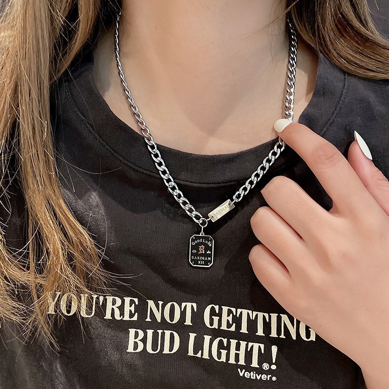 Collier porte-bonheur en acier titane pour homme, style minimaliste, léger et luxueux, chaîne de pull de niche, personnalisable_voghion.com