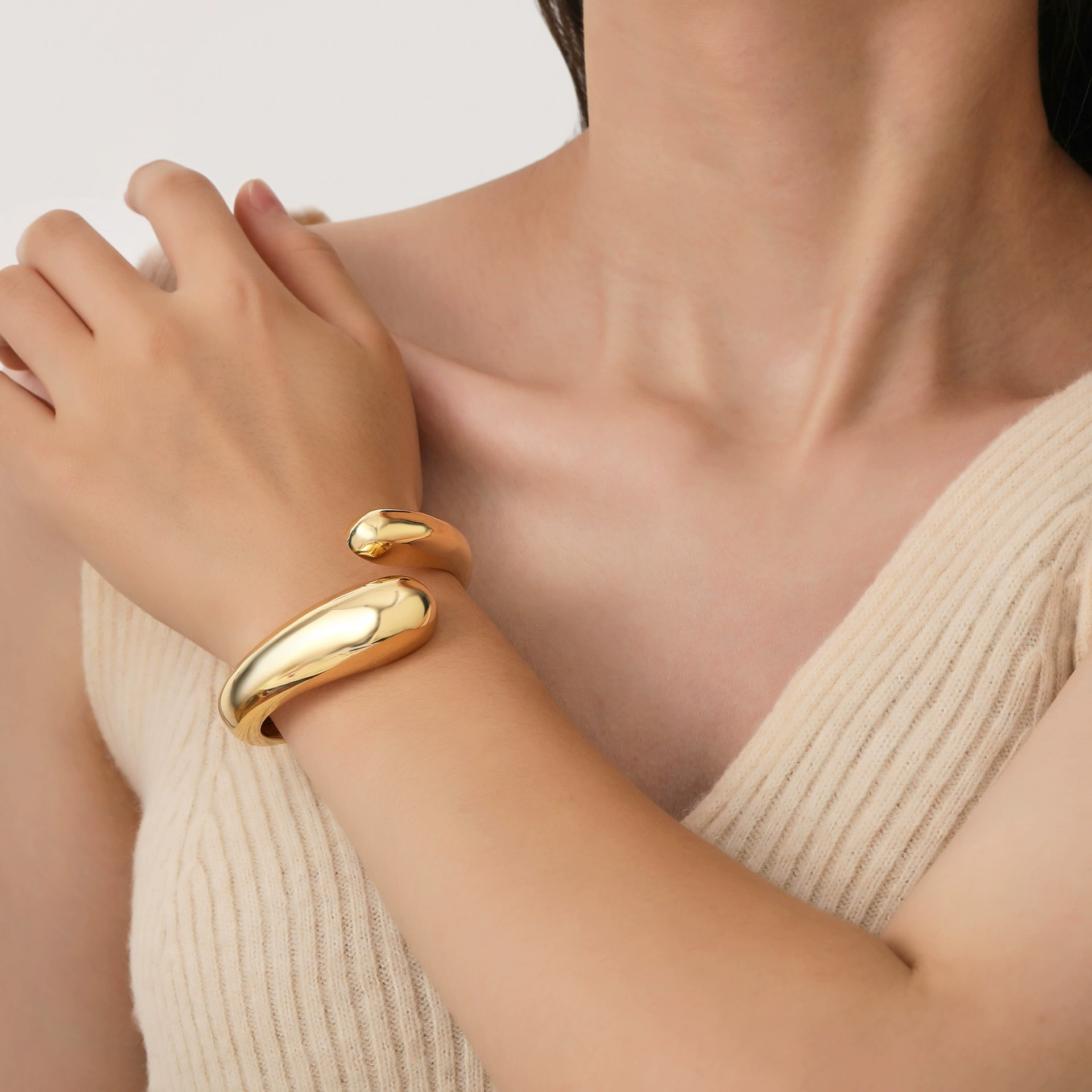 Европейский и американский трансграничный дизайн ощущает металлический глянцевые капли воды обнимает браслет модный тренд пружинный браслет Bracelet женский