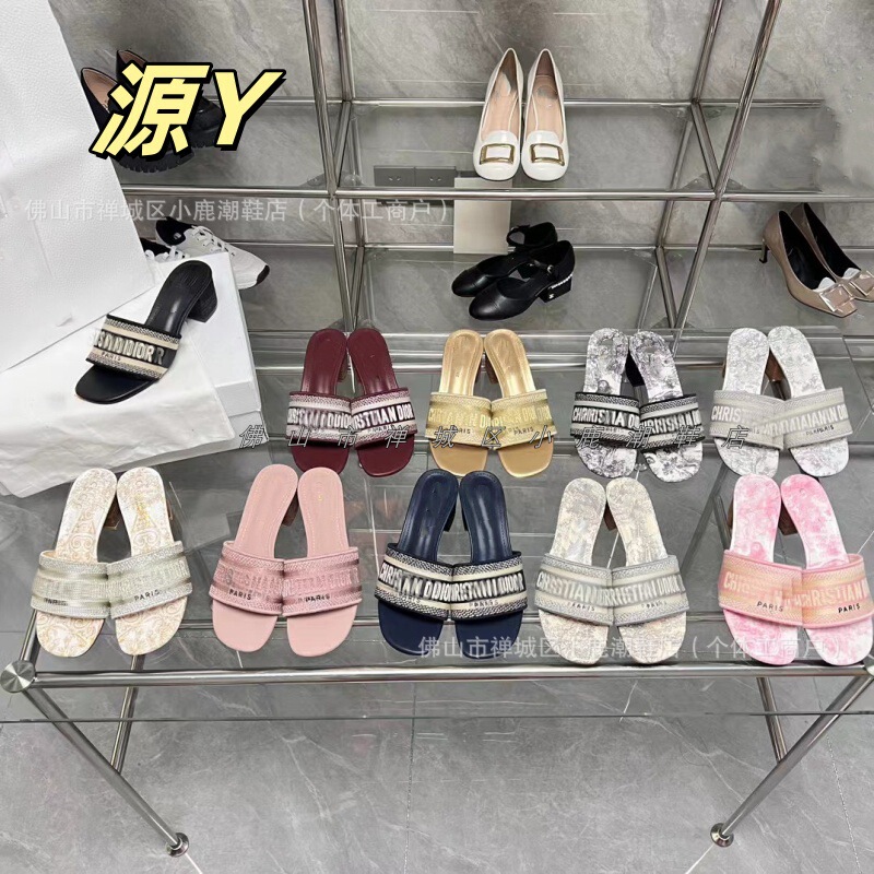 対外貿易クロスボーダー新しいDファミリー老眼刺繍フラットスリッパ女性用アウターウェアインターネットセレブビーチカジュアルワンラインサンダルトレンディ|undefined