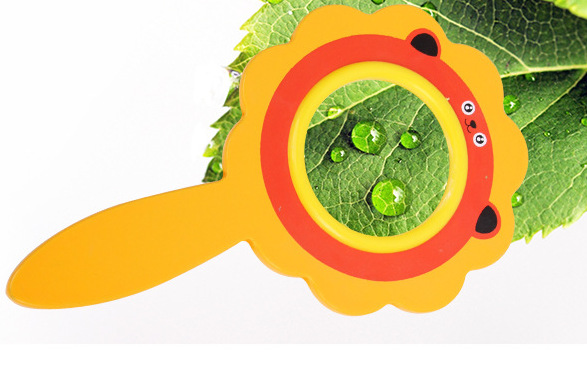 Magnifying glass, lion