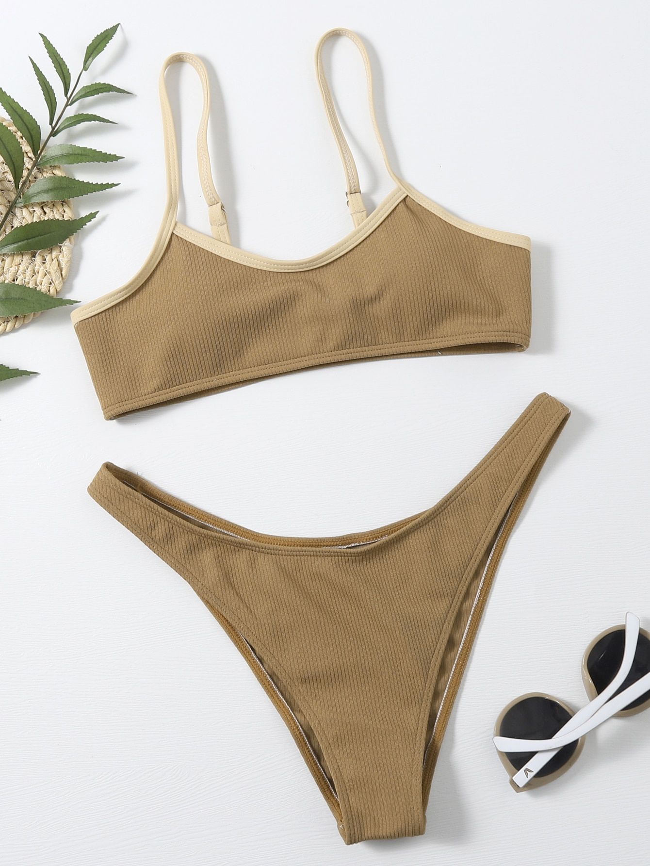 �羳����Ӿ��Ů ����ѷŷ���������ǱȻ����Ըи��Դ�ɫ��Ӿ��