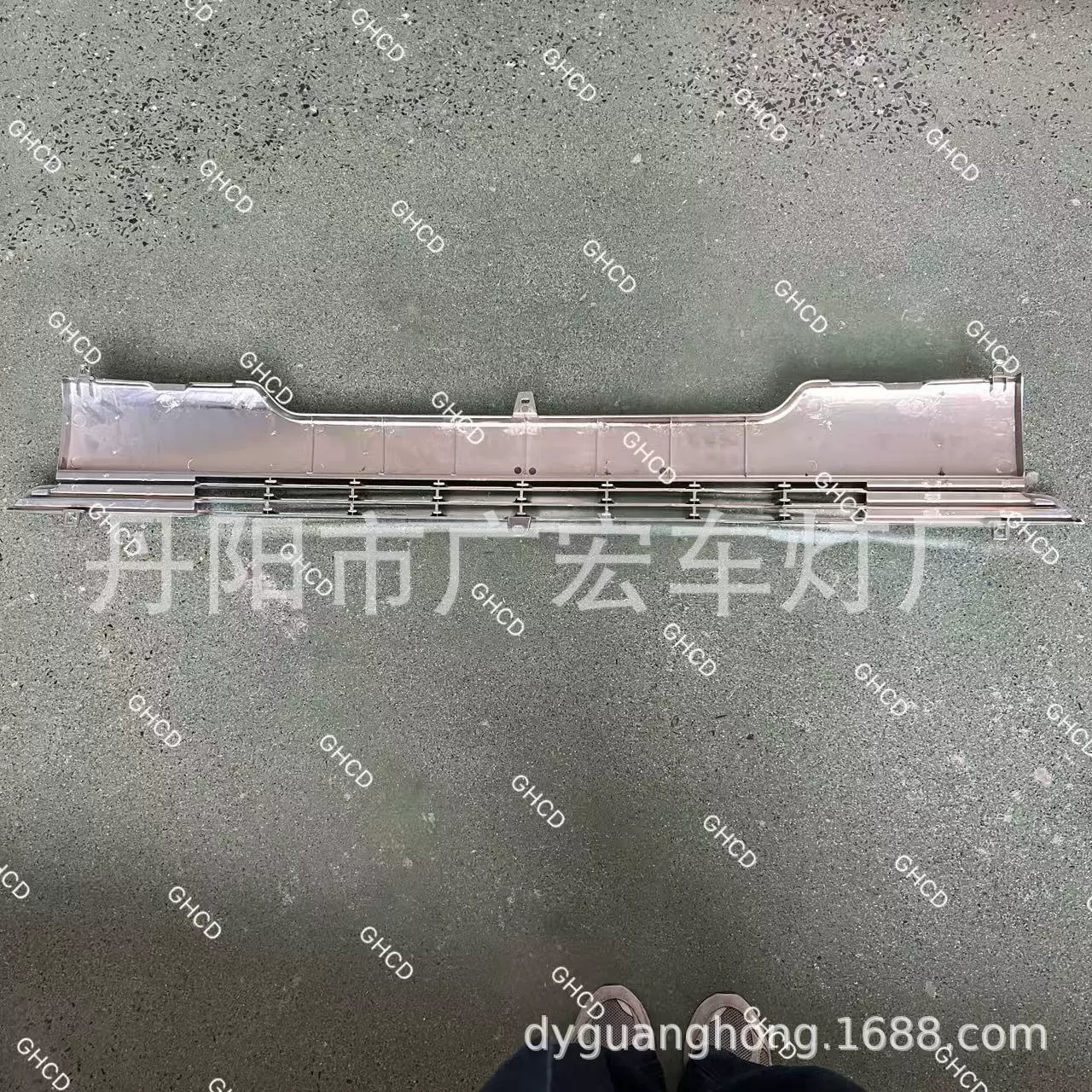 Хромированная решетка для Nissan CWA451 1999