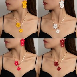 耳环;耳钉;项链