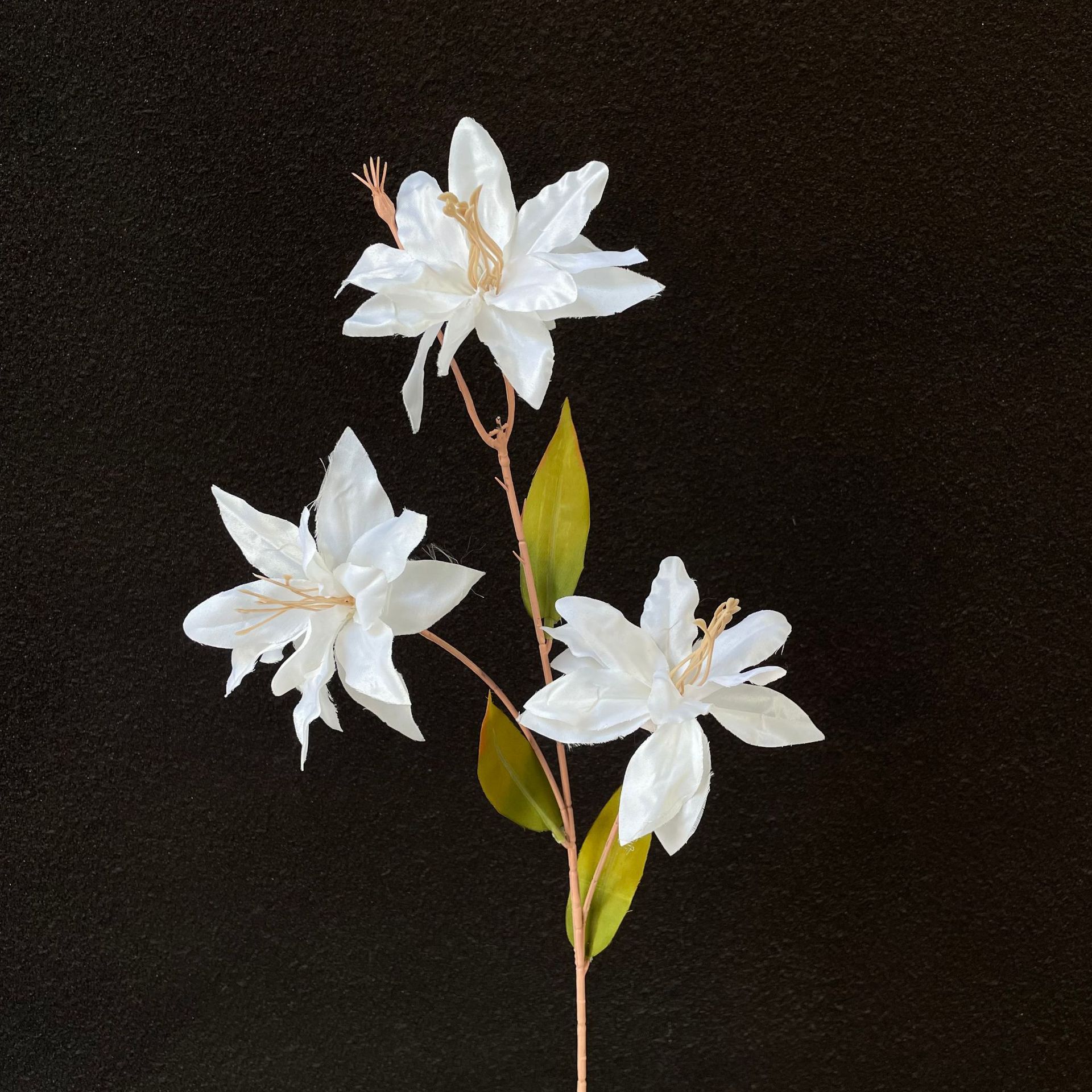Flores falsas blancas Flores artificiales Flores para bodas Auditorio de bodas Decoración del hotel Techo artificial Flores artificiales Flores falsas
