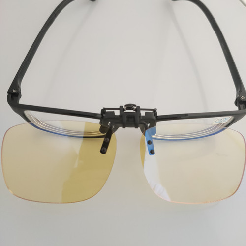 Night driving glasses with flip-up clip for men and women, foldable clip-on night driving glasses, optional clip.