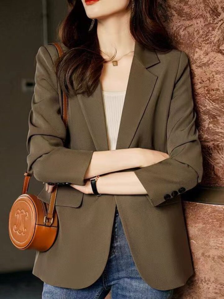 Áo vest nữ dáng suông cổ vest tay dài phong cách thanh lịch — Màu kaki, màu trắng nhạt, màu đen, Chất liệu chần bông dày màu kaki