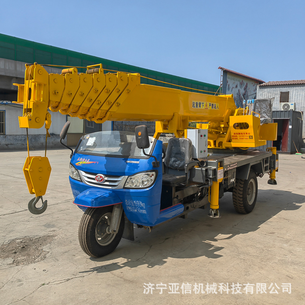 全液压三轮吊车农用五征三轮车自制吊机 盖房上料吊装小型5吨吊机