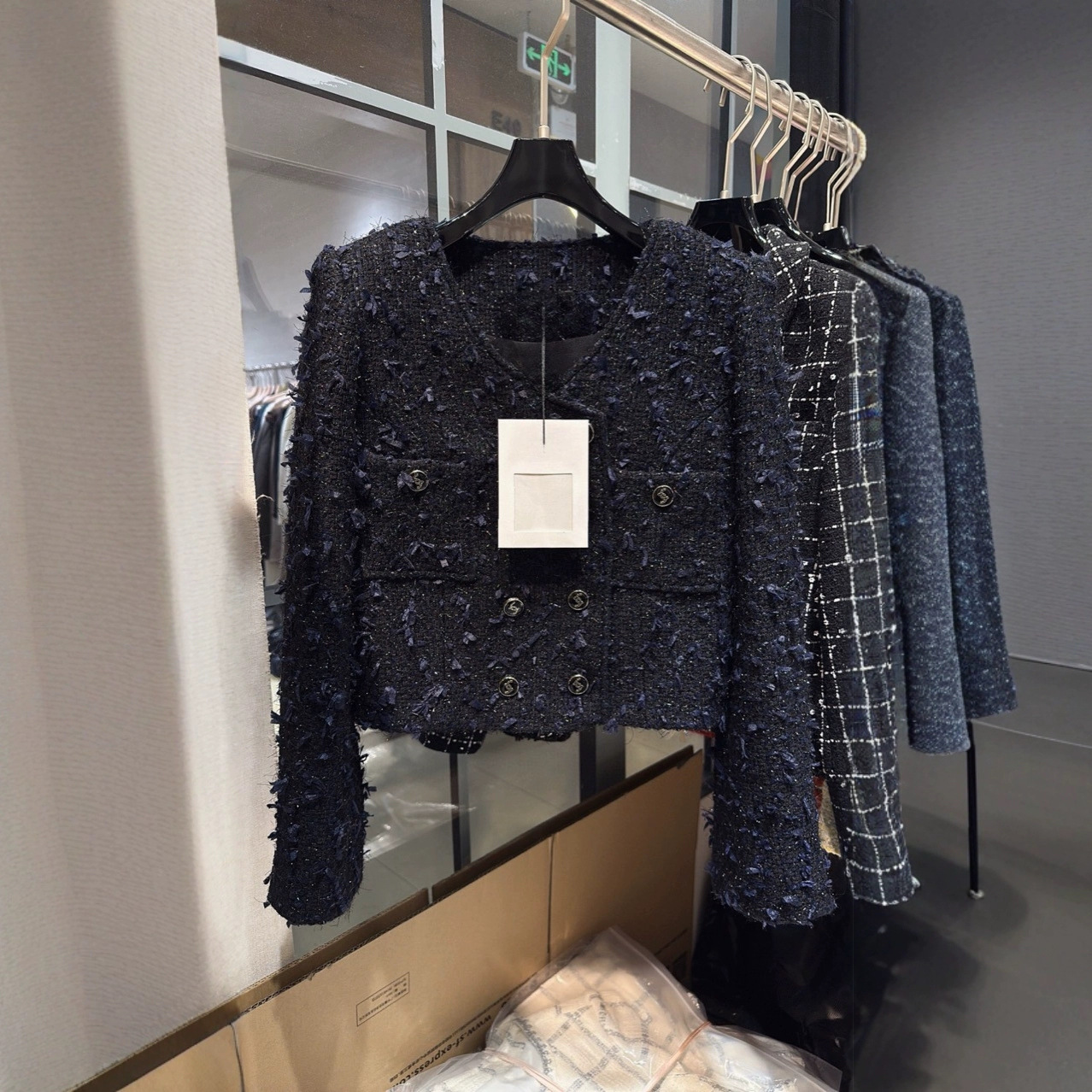 French-Style Small Fragrance Woven Tassel Wool Slim Short Coat for Women, Autumn Thickened Tweed Small Blazer with Long Sleeves