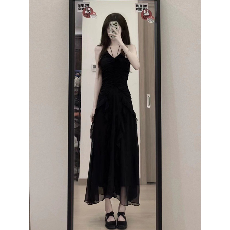 프랑스 스타일 순수한 욕망 디자인 센스 니쉬 러플 슬립 스커트 봄과 여름 새로운 섹시한 목 하이 엔드 센스 작은 블랙 롱 원피스