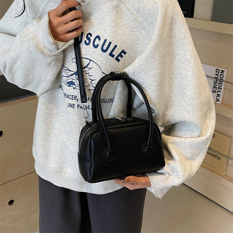 2026 nuevo bolso de bolos popular bolso de hombro para mujeres estilo coreano de viaje diario ocio nicho de diseño