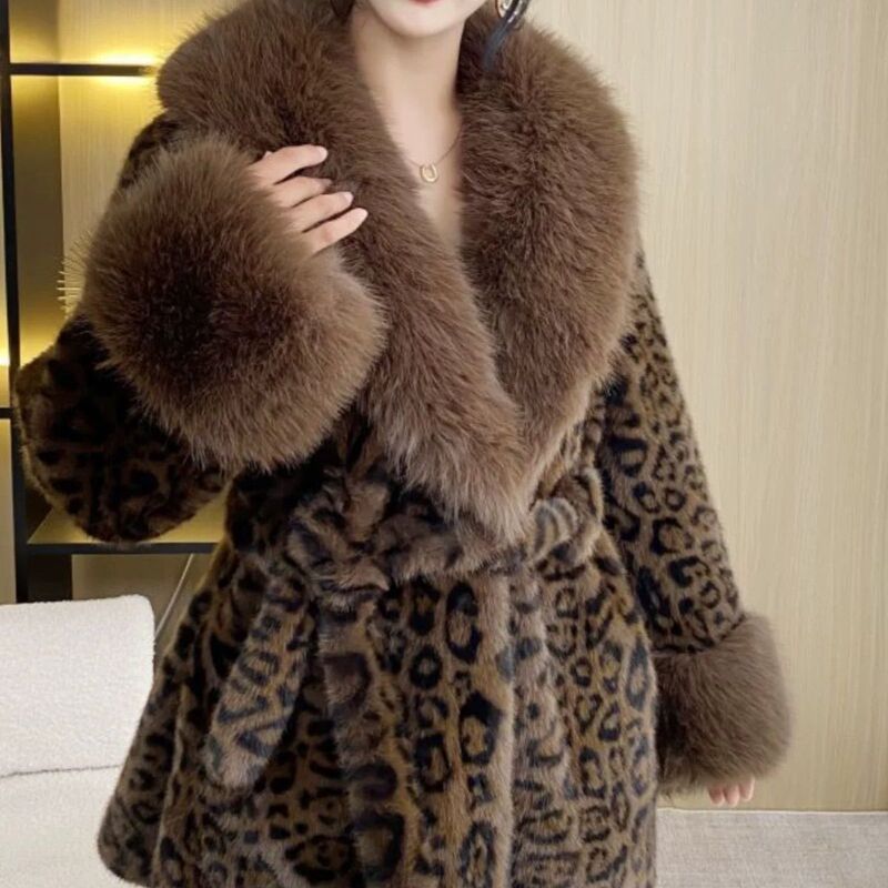 New Leopard Print Fur Coat with Integrated Fur and Leather, Mid-Length Style with Large Faux Fox Fur Collar, Stylish Winter Coat New Leopard Print Fur Coat with Integrated Fur and Leather, Mid-Length Style with Large Faux Fox Fur Collar, Stylish Winter Coat