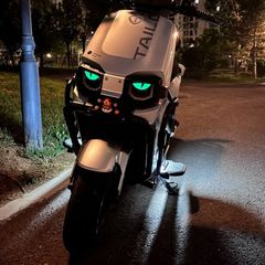 台鈴蒼穹EB猫目夜光超エネルギーS電気自動車ヘッドバイク改造ヘッドライト立体9号通用シール