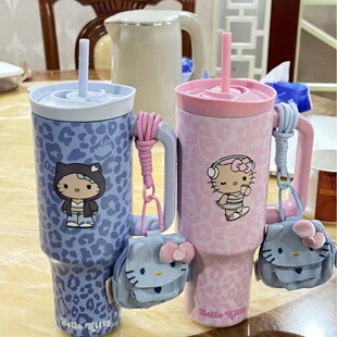 Ұ�F�ɺ�Ƥ���yHelloKitty�ޟo�Ա������ܲ��P�ˮ���W�����ͬ��