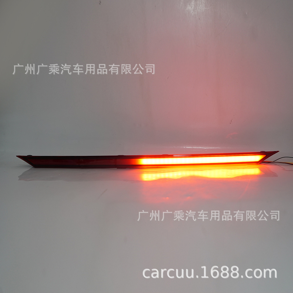 Aplicable a 18-21 Toyota CAMRY a través de la luz ocho generación CAMRY trasero tronco a través de la luz CAMRY