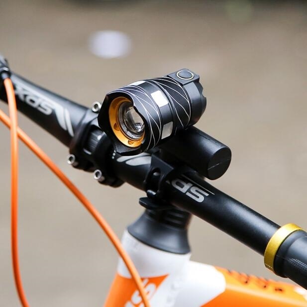 Lámpara de bicicleta luz de noche montar T6 luz brillante enfocable USB linterna recargable accesorios de bicicleta de montaña general al por mayor