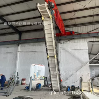 大倾角裙边格挡上料工业盐输送机 爬坡装车皮带输送机