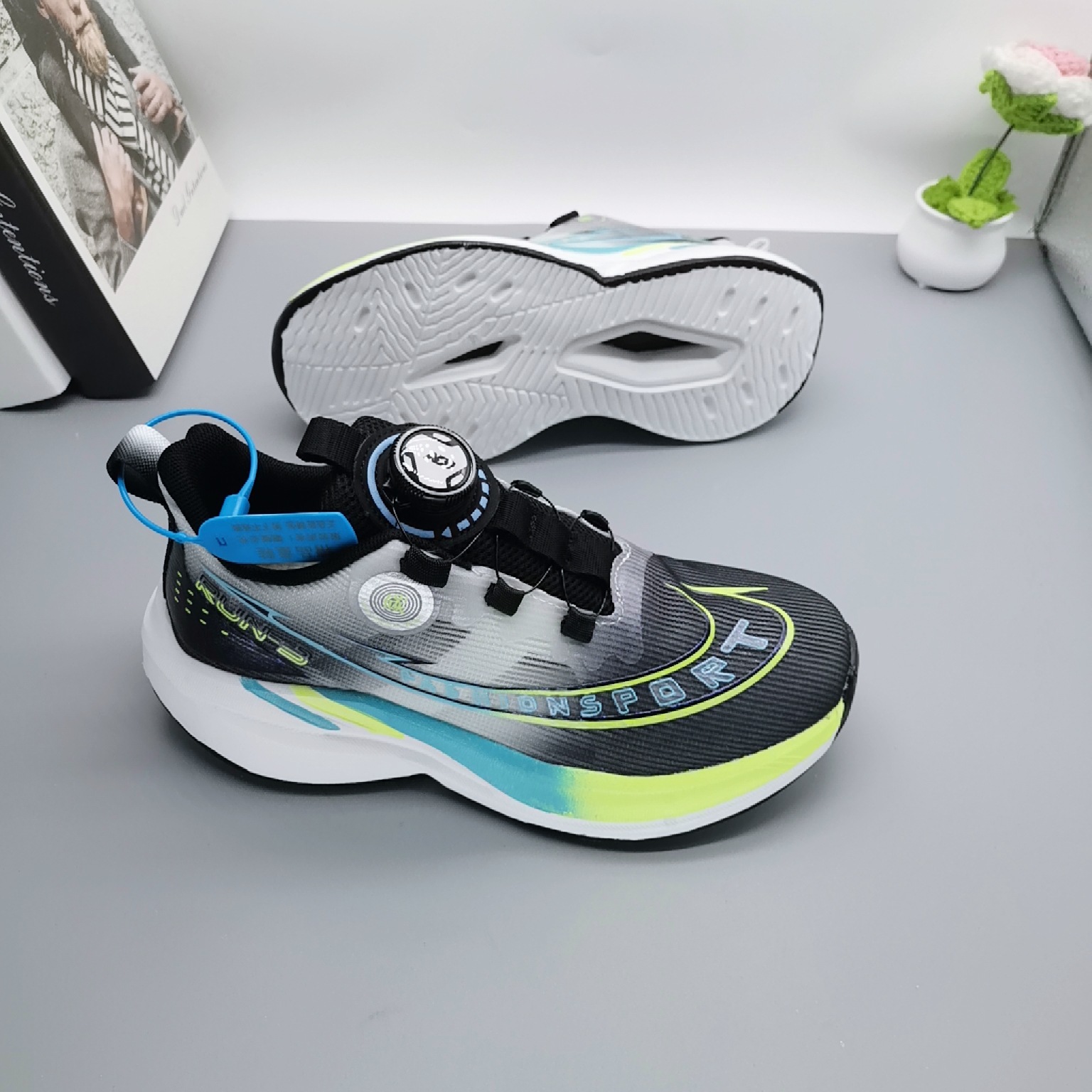 Calzado deportivo de red transparente para niños 2025 malla de verano nuevos zapatos para niños niños pequeños y medianos zapatos de papá para niños zapatos deportivos