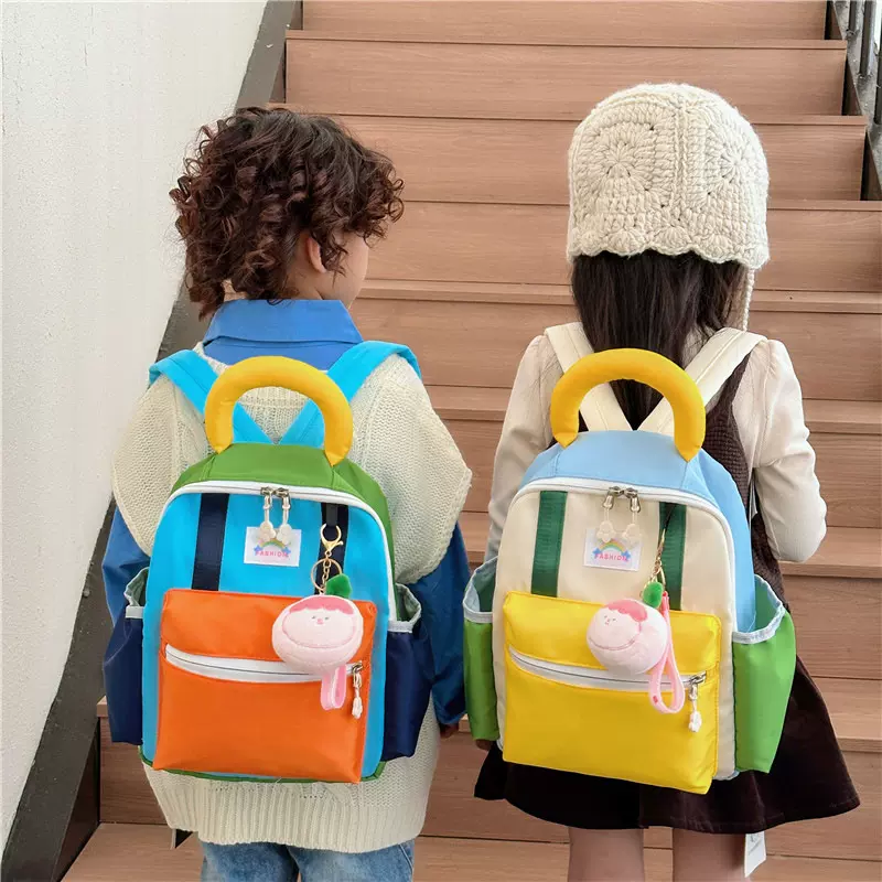 新款幼儿园超轻双肩包带挂件可爱小朋友书包潮流拼色男女孩休闲包