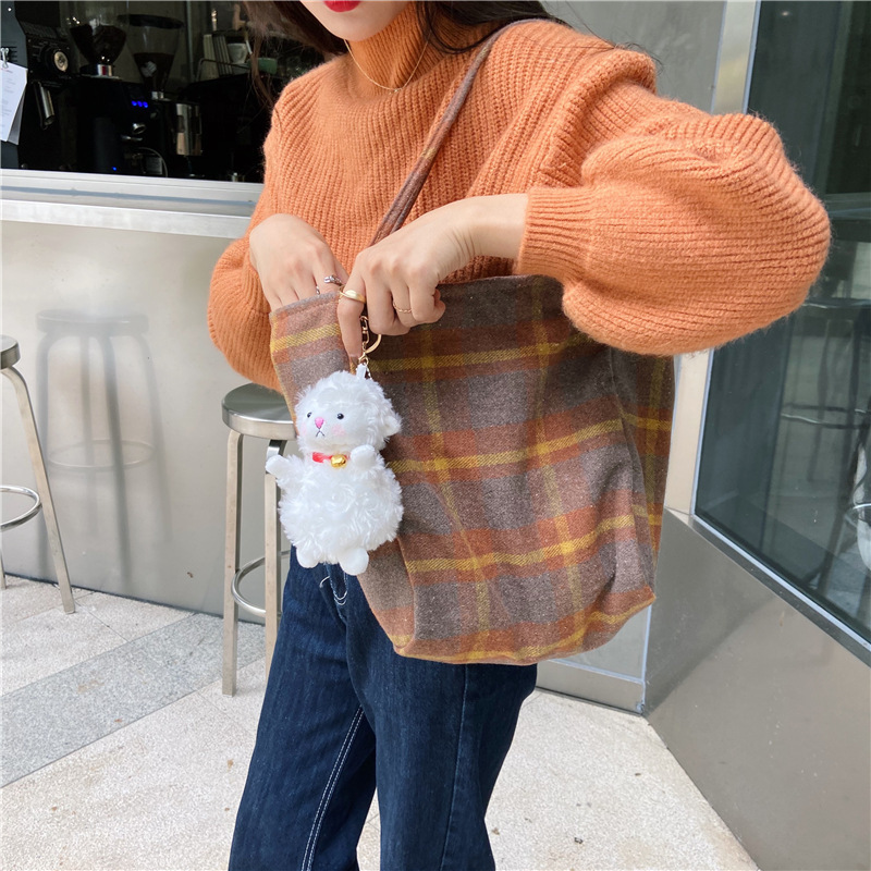 0981 Simple ins checkered woolen single-shoulder bag, hand-held cloth bag, student large-capacity shopping bag, laid-back style women's bag undefined