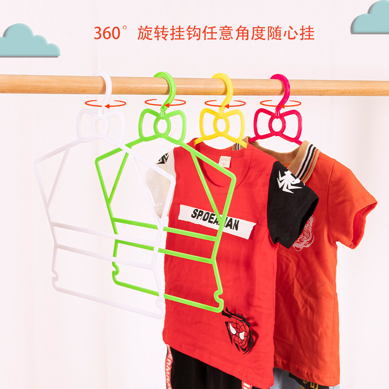 高級店の子供ハンガーのプラスチックフックの服装の一体服の赤ちゃんのハンガーの子供の連体の赤ちゃんのカバー|undefined