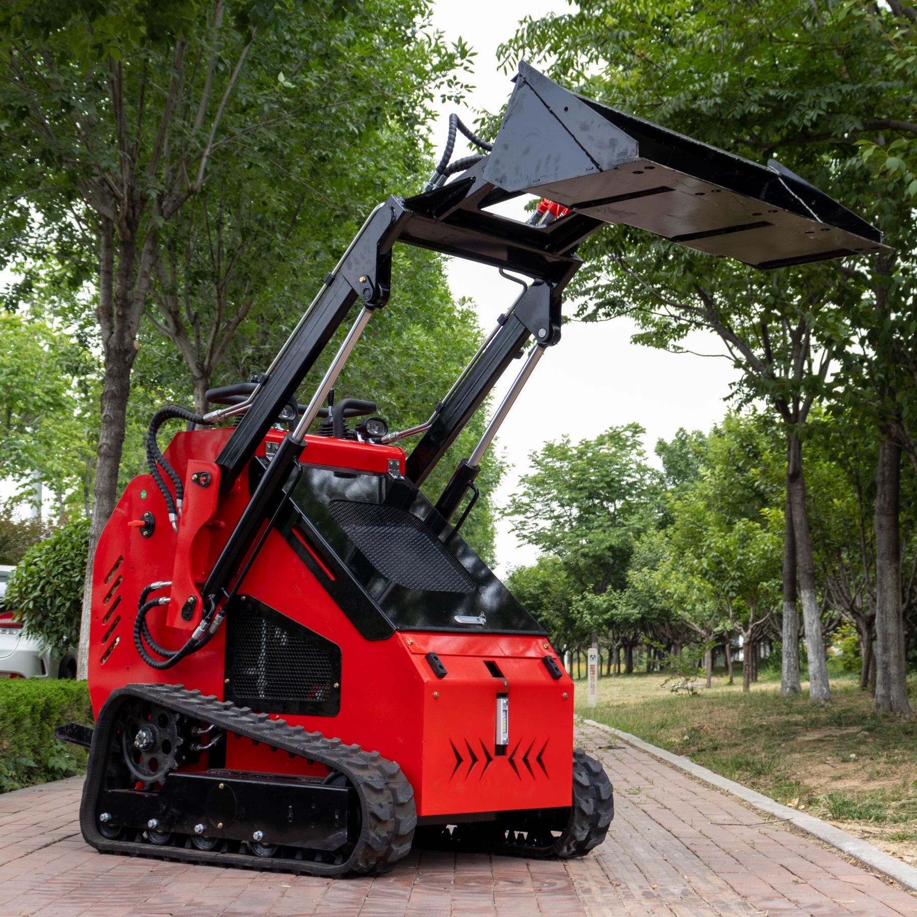 出口俄罗斯履带трактор  农用运输站立式小铲车小型装载机