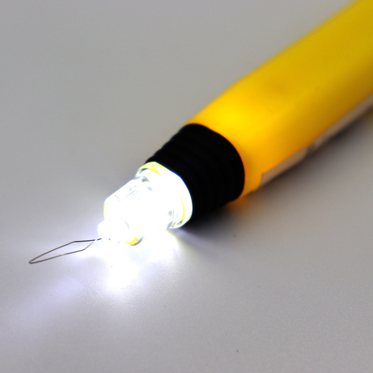 Amazon New Convenient Threader Light Sewing Accessory Sewing Tool LED Threader Threader