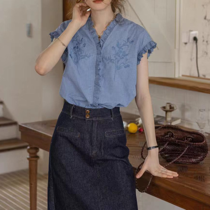 "Love at First Sight" Linen-Cotton Blend Original French-Style Embroidered Sleeveless Lace Shirt