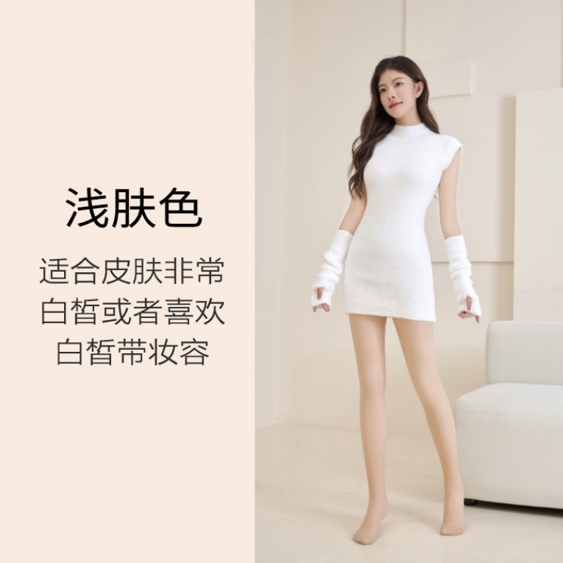 Button style-light skin tone with feet