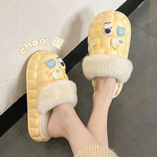 Cartoon new waterproof cotton slippers for women to wear as outerwear, thick-soled furry slippers with a shit-stiffening feel, cute plus velvet toe cotton shoes for men