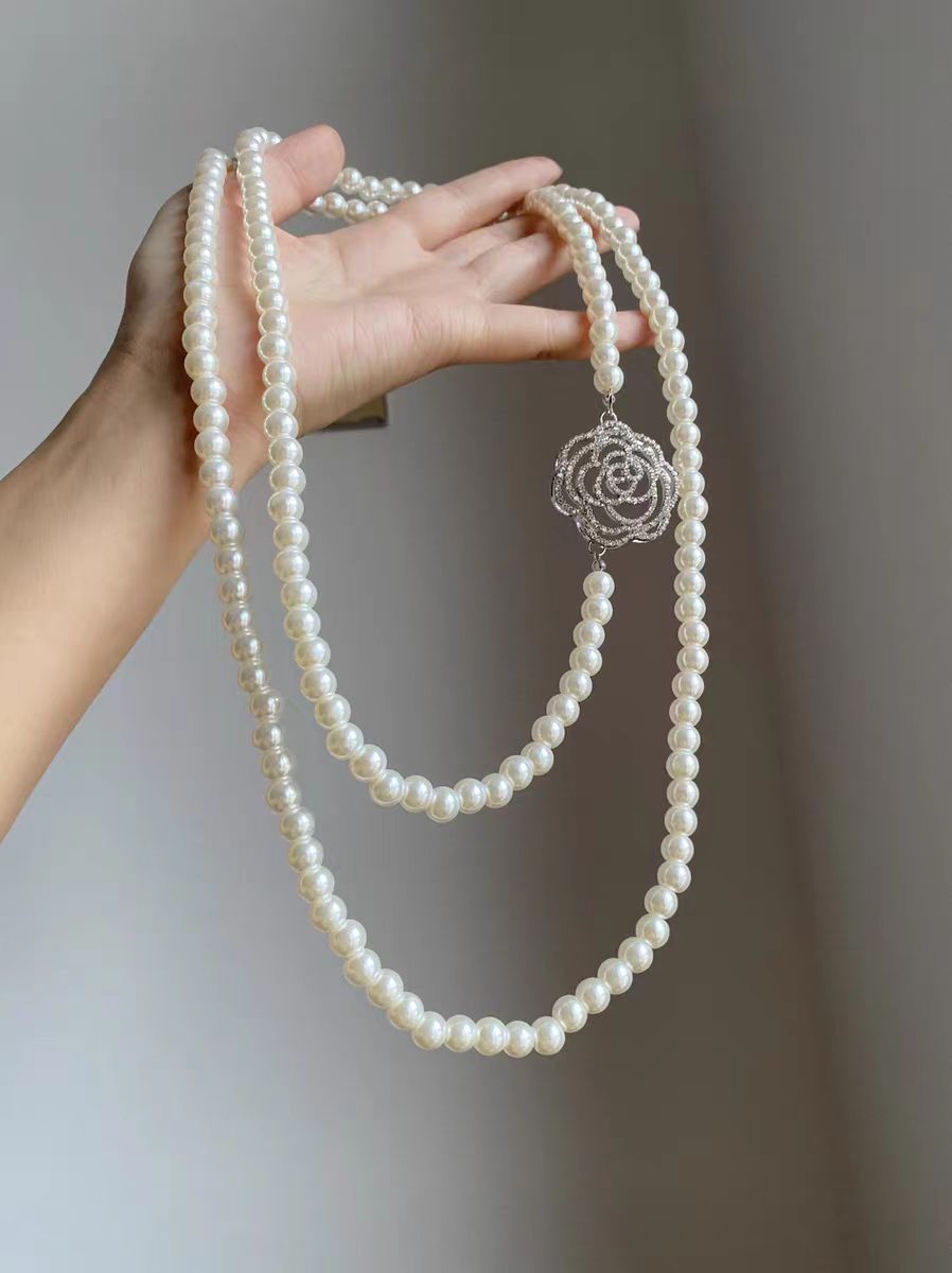 Collier à plusieurs rangs de perles et camélia, nouveauté 2026, élégant et tendance, idéal pour les femmes._voghion.com