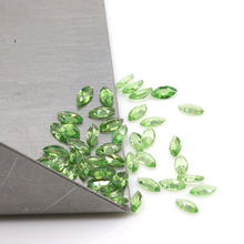 ��Ȼ�Gɫʯ��ʯɳ���R��ʯ�R���Π�w�Ƀ��ɫ�r�G����Ƕ��ʯ