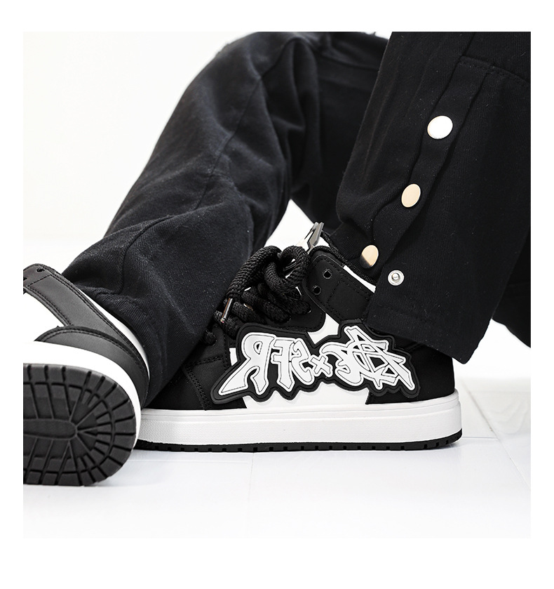 新益美 板鞋男新款小恶魔潮鞋运动时尚休闲高级板鞋