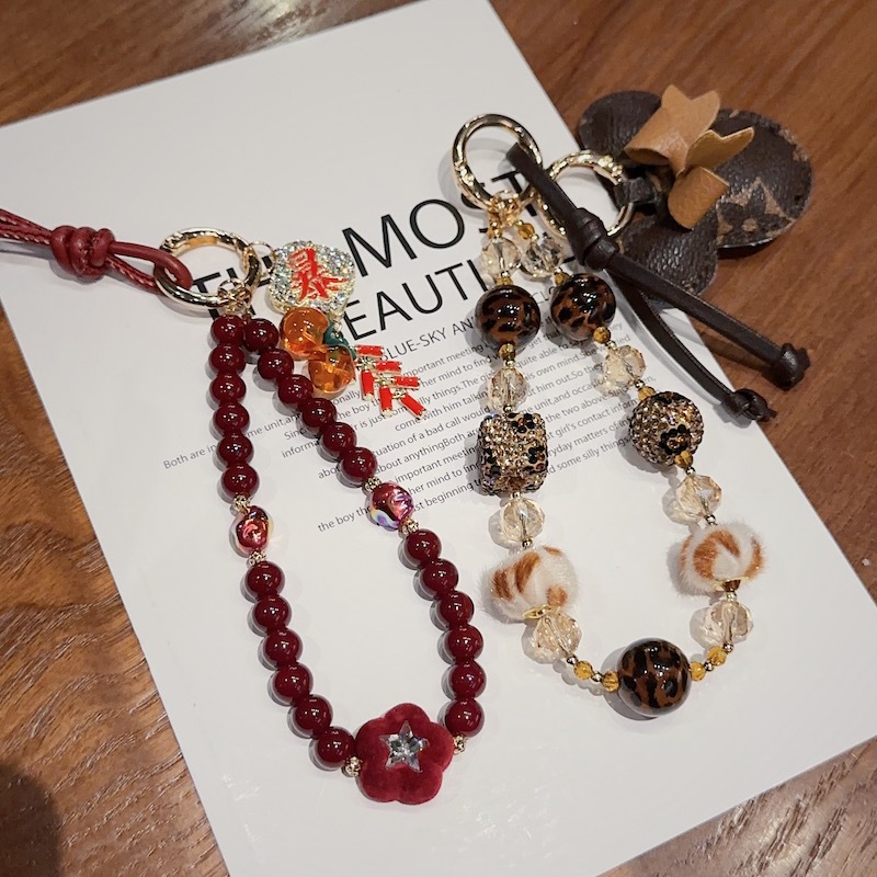 Hecho a mano y de alta calidad, colgante de teléfono móvil, pulsera de Mickey, pulsera de moda, colgante de teléfono móvil corta.