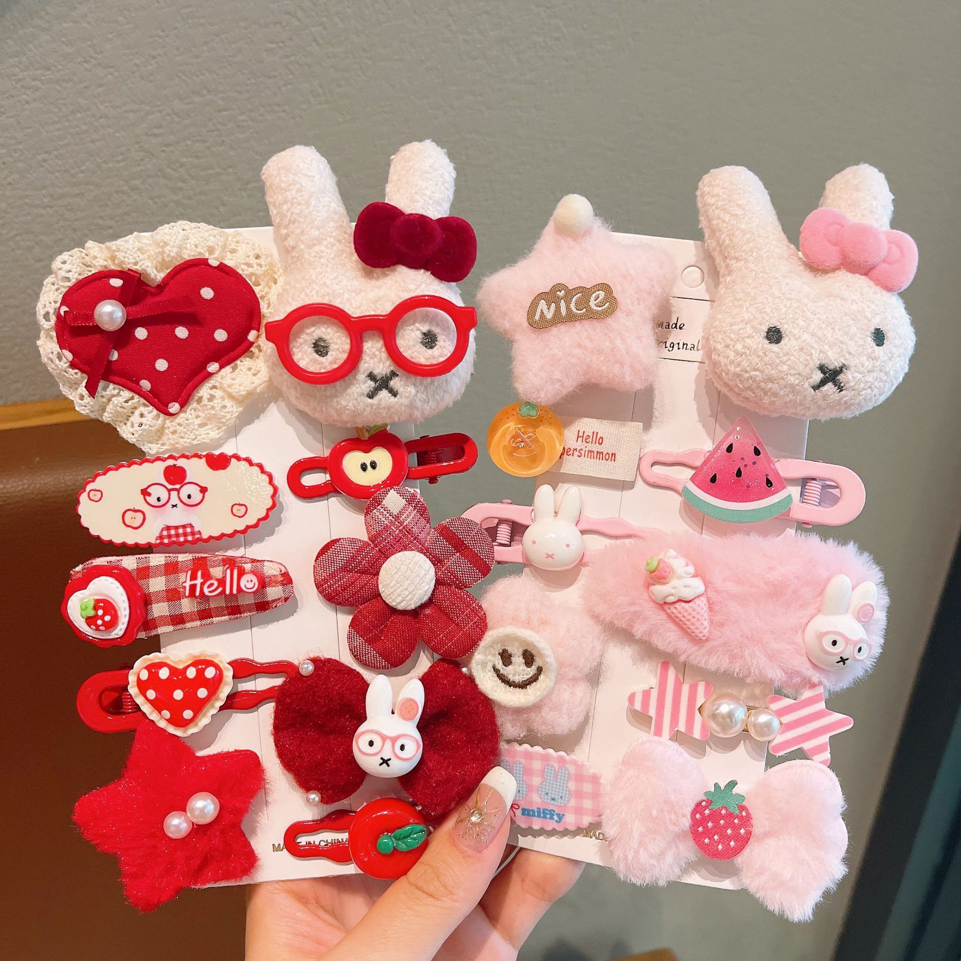 Nuevo pequeño libro rojo con gafas lindas conejo accesorios agujero zapatos correa de pelo ropa accesorios DIY lotes