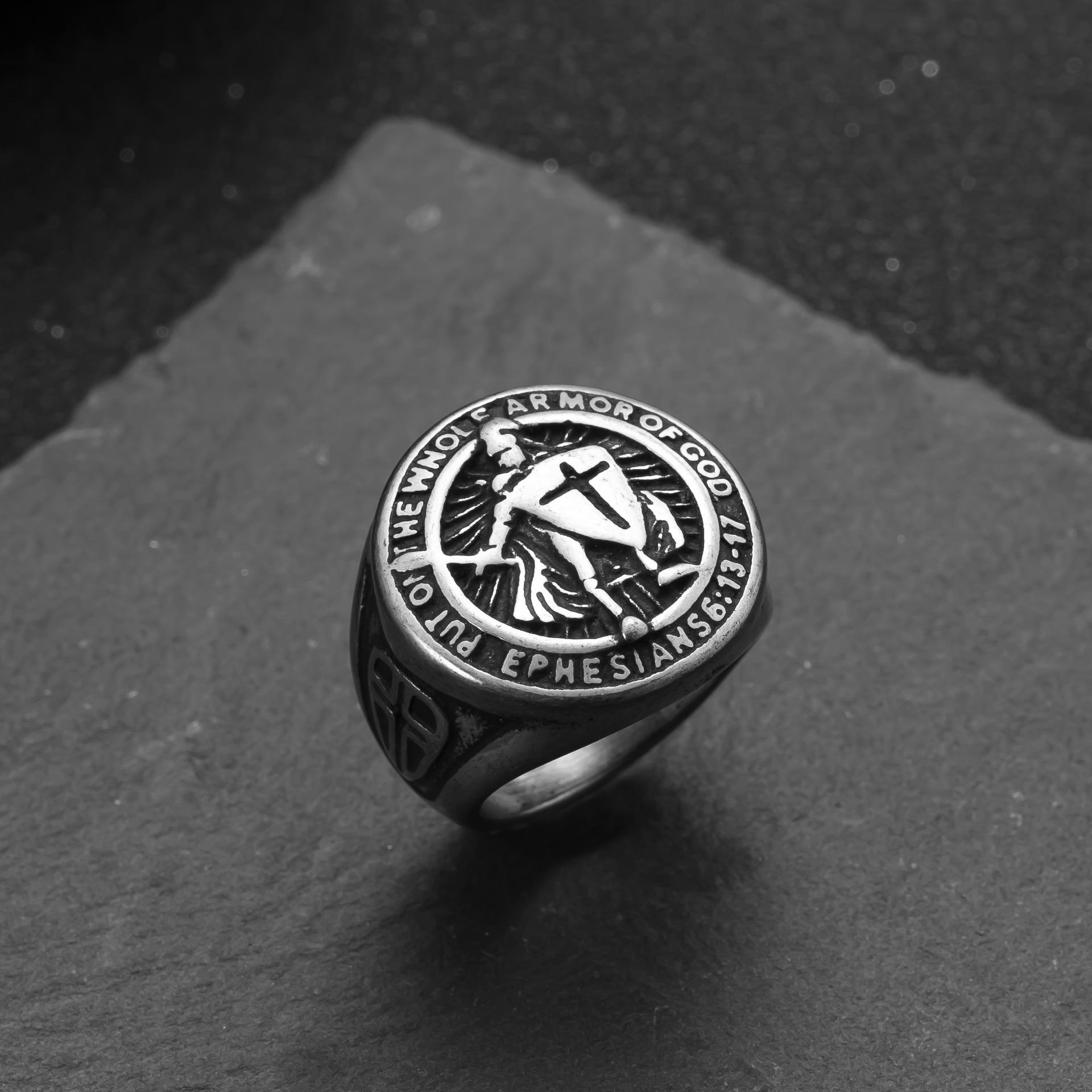 Anillo de acero inoxidable transfronterizo europeo y americano Cruz de fundición Anillo de hombre Hip Hop Retro Fabricante al por mayor de joyería de acero de titanio