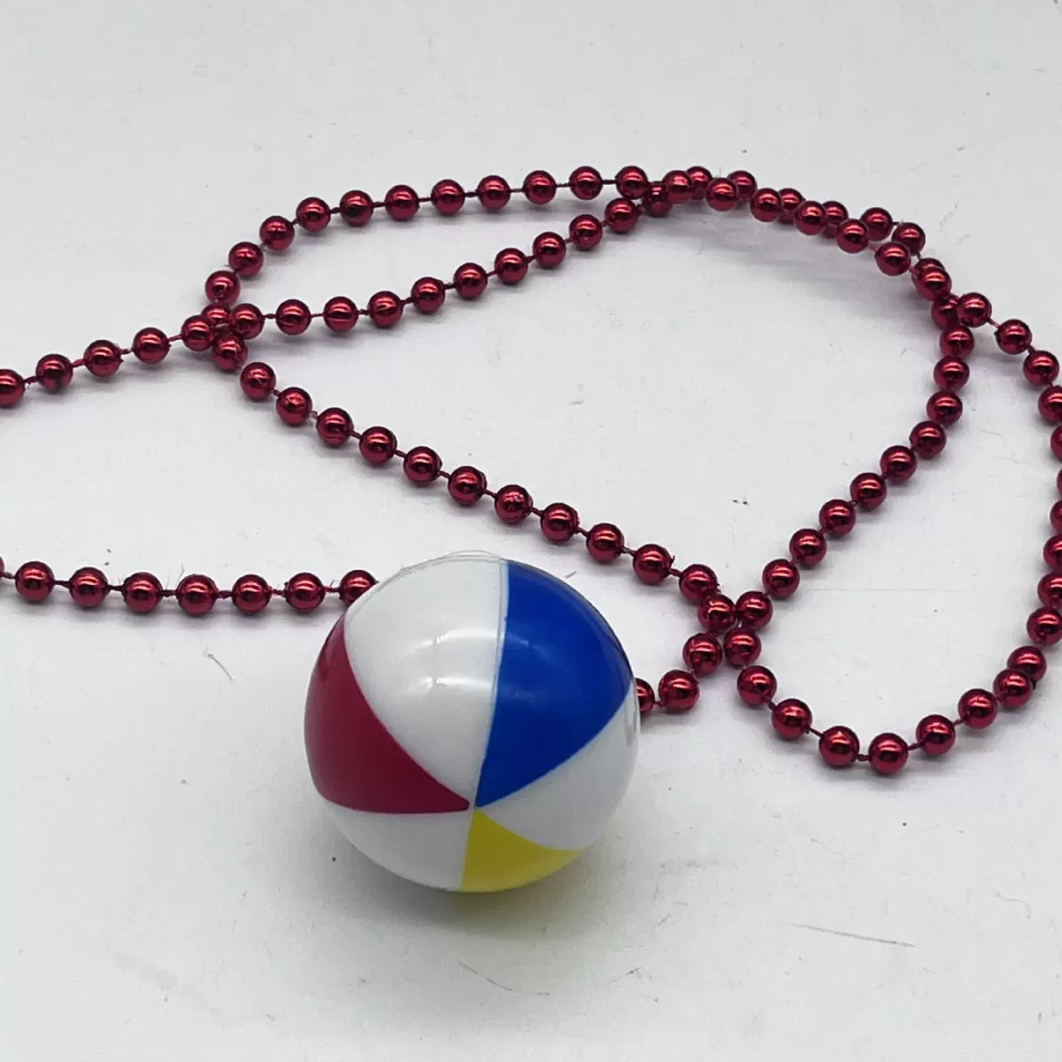 2024年狂欢节派对的新奇热卖装饰点亮沙滩球吊坠珠链led项链吊坠