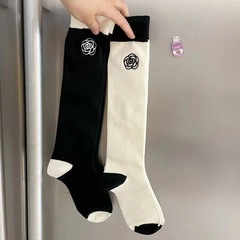 Xiaoxiangfeng black and white camellia stockings simple and versatile college style girl's four seasons calf socks ins trend