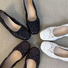 羊革製で非常に柔らかく快適な、2種類のヒール高さのフレンチバレエシューズ。柔らかいソールと柔らかい表面を持つレディースシューズで、どんな服装にも合わせやすい万能なシングルシューズです。