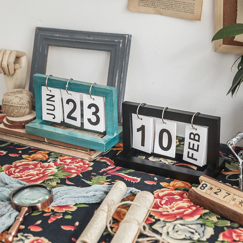 Living room decoration ornaments calendar home accessories office room desktop layout furnishings desk calendar retro wooden