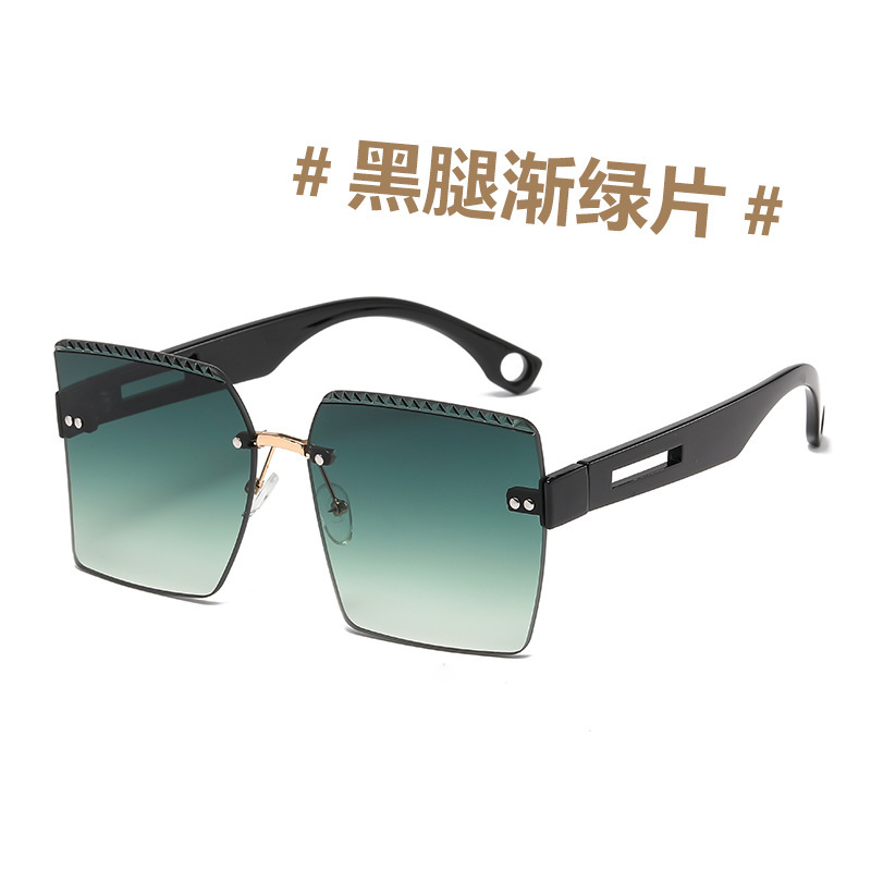 Gafas de sol a prueba de sol curvadas europeas y americanas gafas de sol a prueba de UV de corte liso de moda de las mujeres