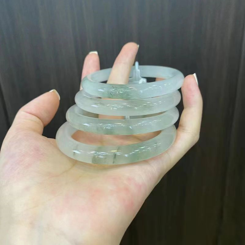 Natural Tianshan emerald bracelet, golden jade round strips, floating green, high ice and transparent round strips, jade bracelets, beauty bracelets wholesale